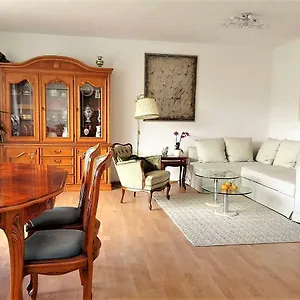 Grosse Fuer Gruppe Apartment